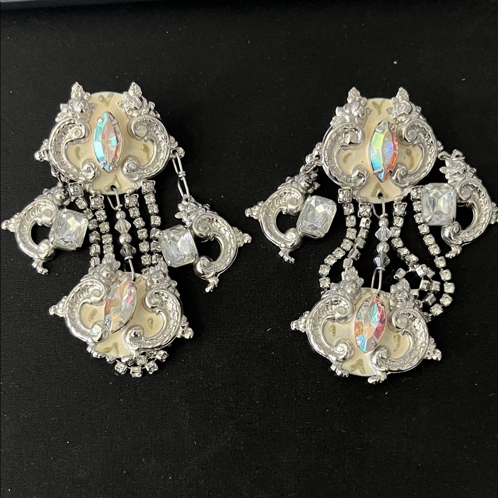 Vintage Lunch At The Ritz 1987 Dangle Drop Earrings